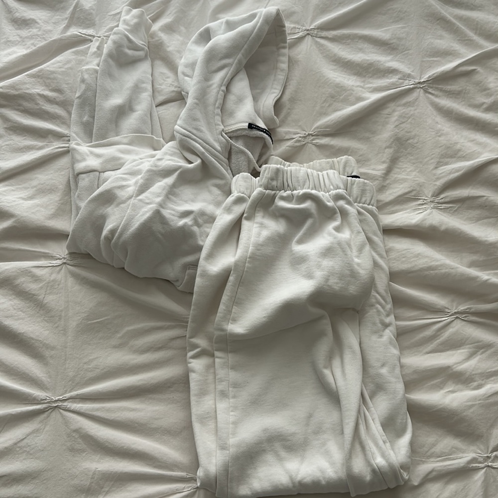 WHITE BRANDY MELVILLE SWEATSUIT